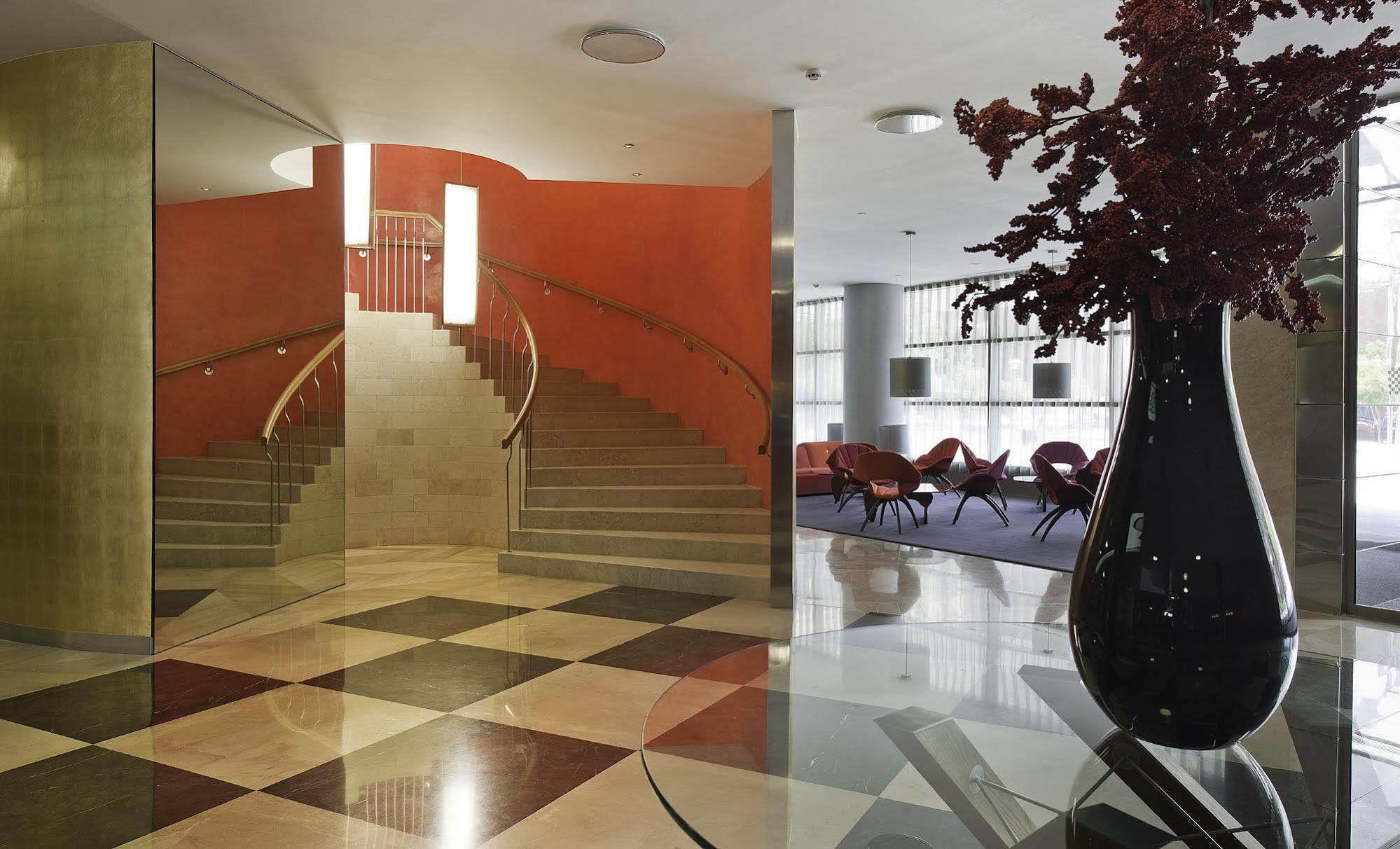 Hotel Reina Petronila Сарагоса Экстерьер фото Lobby